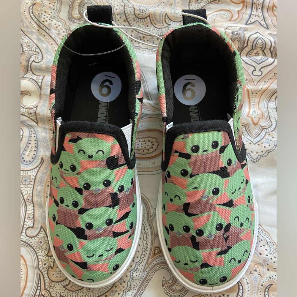 🚨4/$20 Sale!🚨 Star Wars The Mandalorian toddler slip on shoes size 9–New! - Picture 1 of 4
